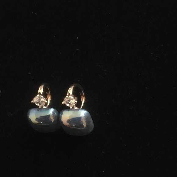 Pretty Earring - Picture 2 of 4